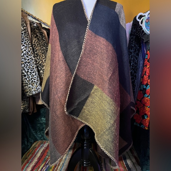 Multicolor poncho/shawl/cape like new and reversible! - Picture 1 of 16